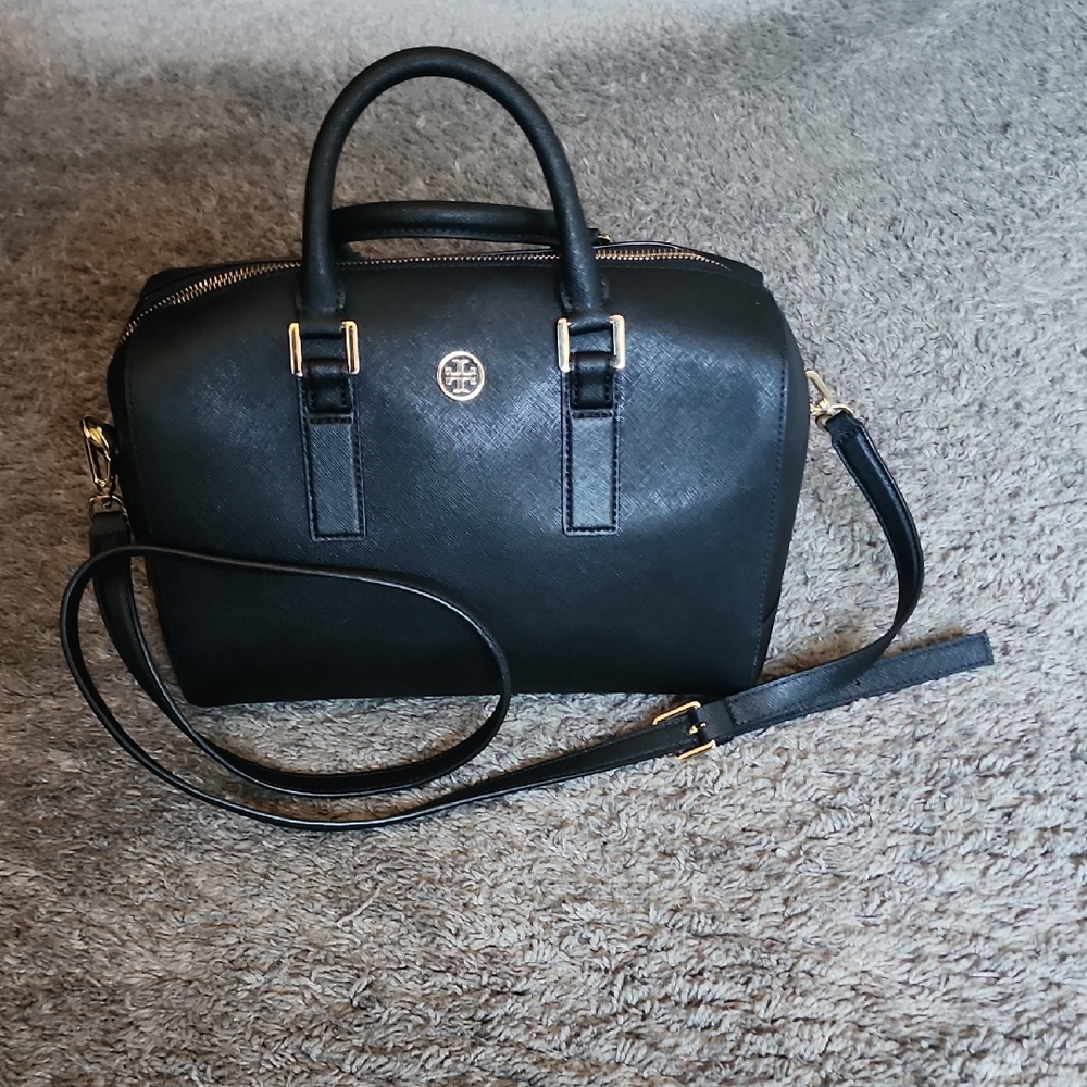 Like New Medium Size Tory Burch Black Leather Boston Bag Style Handbag